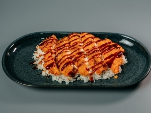 Свинина на рисе с соусом тонкацу