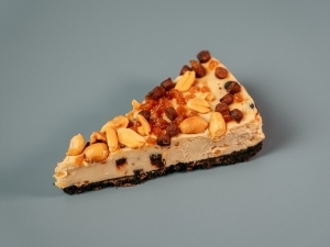 Чизкейк Сникерс